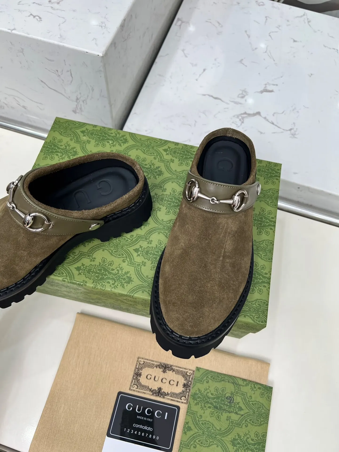👟👟Ex-factory price 480👟👟 GUCCI British-style fashion slippers, lazy design back stumbling ➕thick sole increased height, empty back shape looming with exposed ankles, super cool when walking, age-neutral style, wide audience, Fabric: cowhide, mercerized cow suede Lining/foot pad: cowhide Outsole: foam outsole Heel height: 5cm Number of yards: 35-42 (customized numbers at both ends) Color: 4 colors available: black, brown, and military green Packing: card, bag